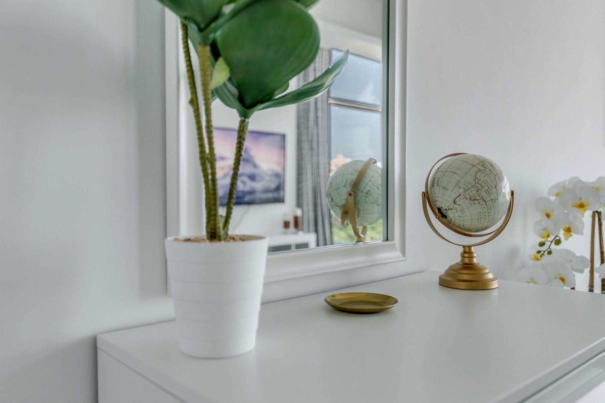 Luxury Azizi Mina Beachfront Apartments Дубай Екстериор снимка