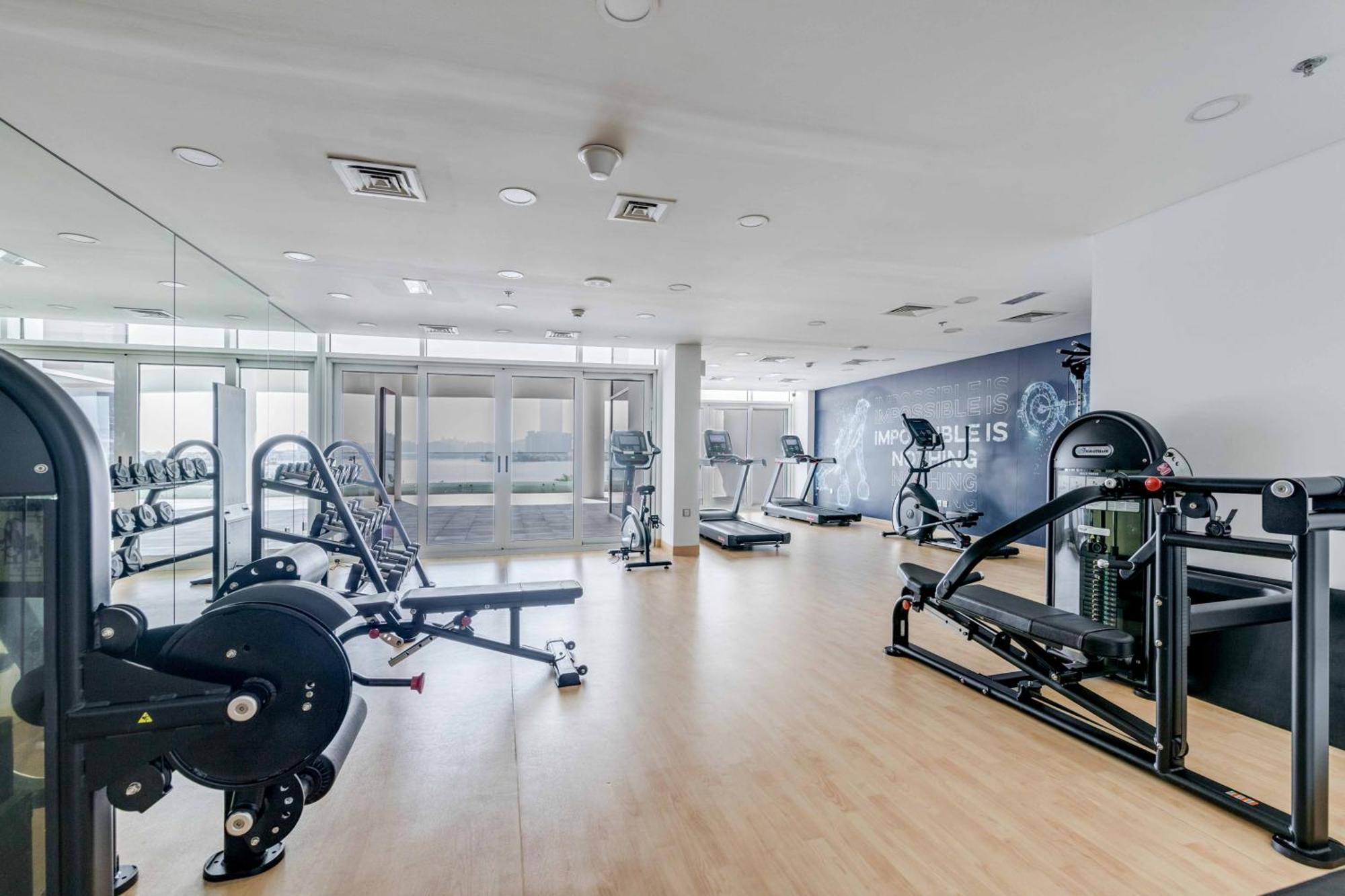 Luxury Azizi Mina Beachfront Apartments Дубай Екстериор снимка
