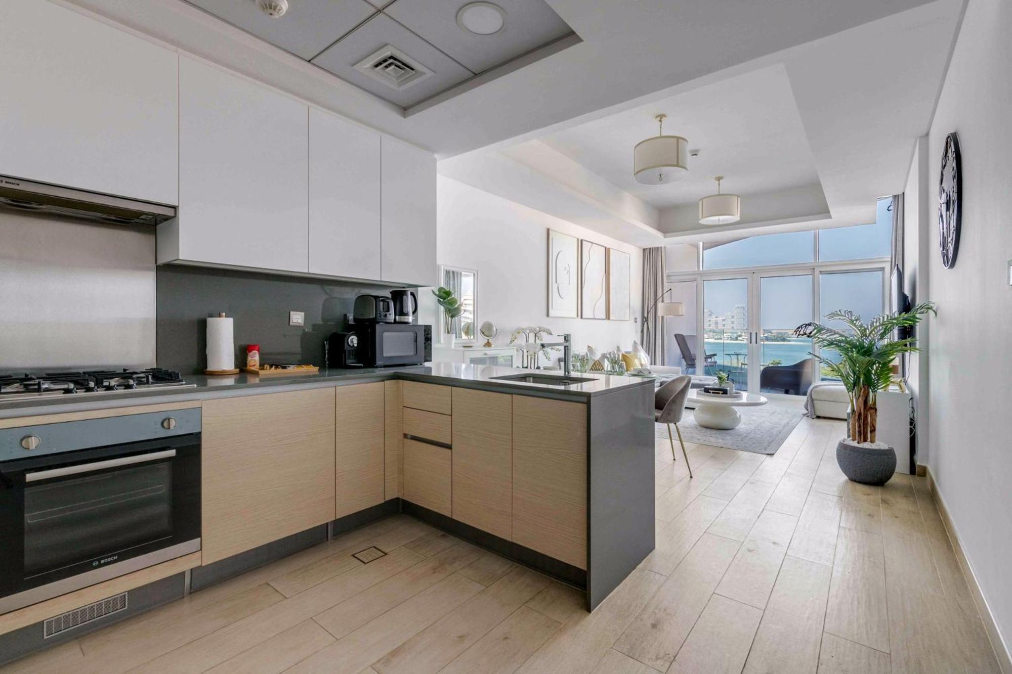 Luxury Azizi Mina Beachfront Apartments Дубай Екстериор снимка