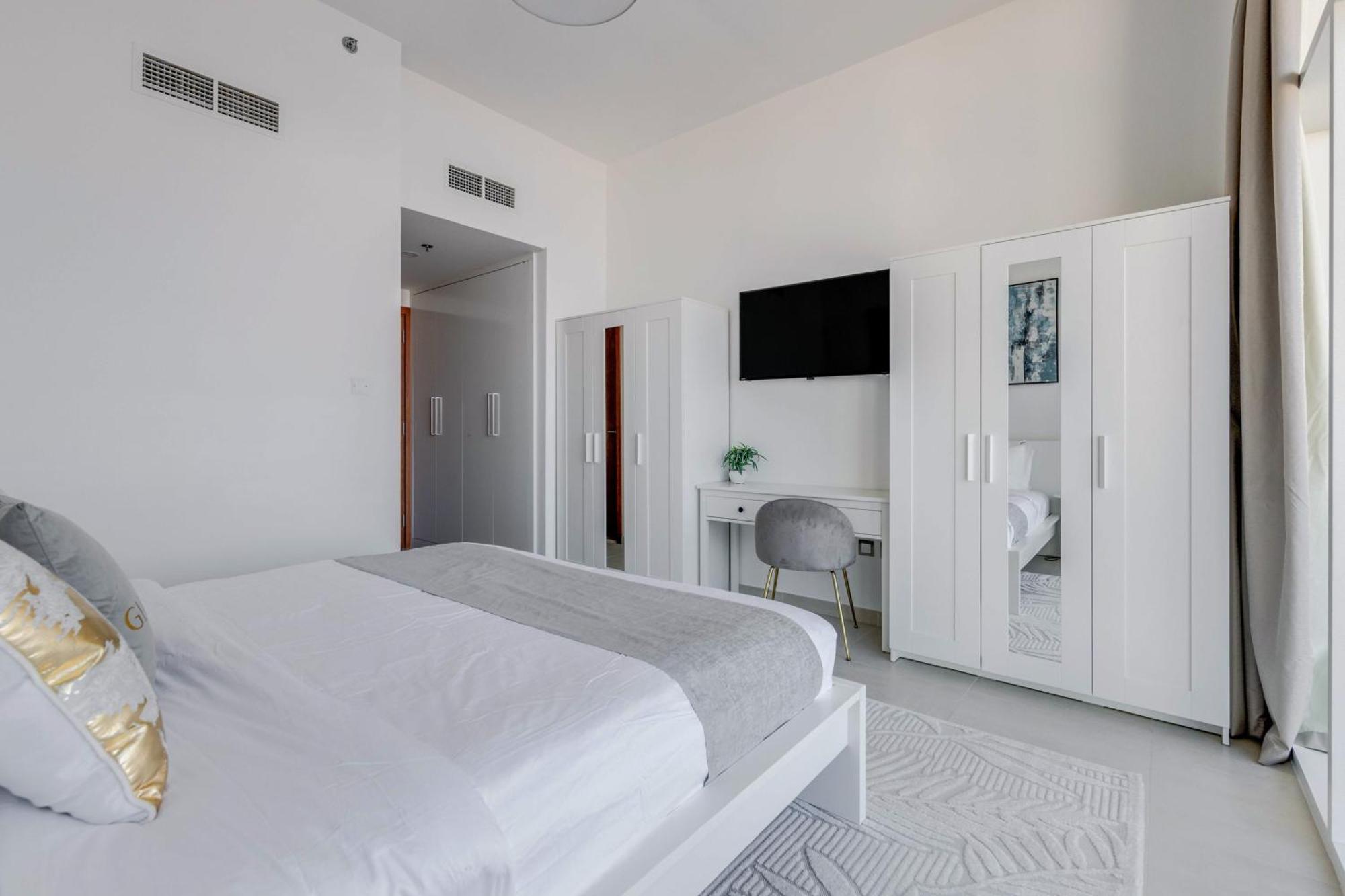 Luxury Azizi Mina Beachfront Apartments Дубай Екстериор снимка