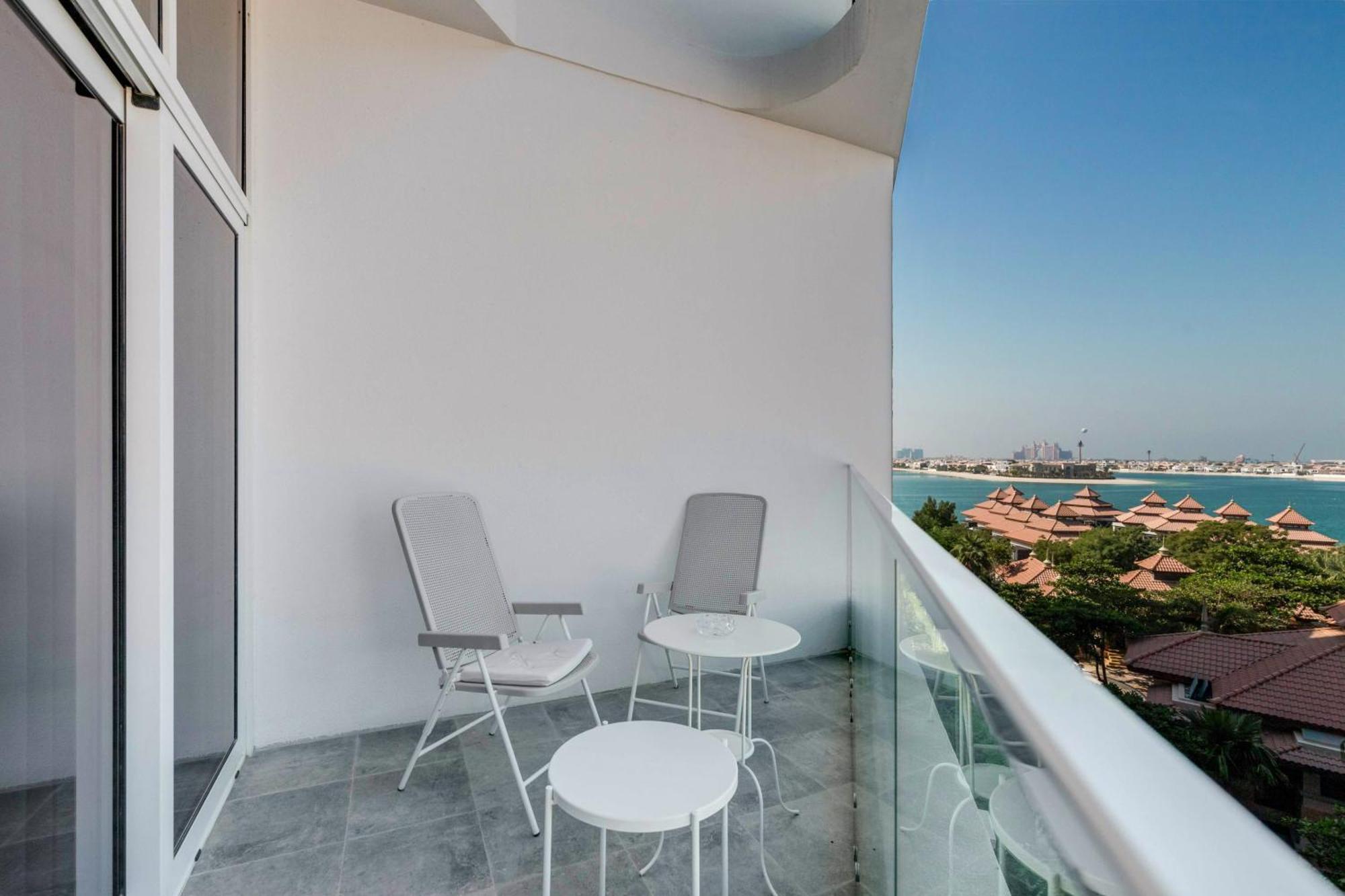 Luxury Azizi Mina Beachfront Apartments Дубай Екстериор снимка