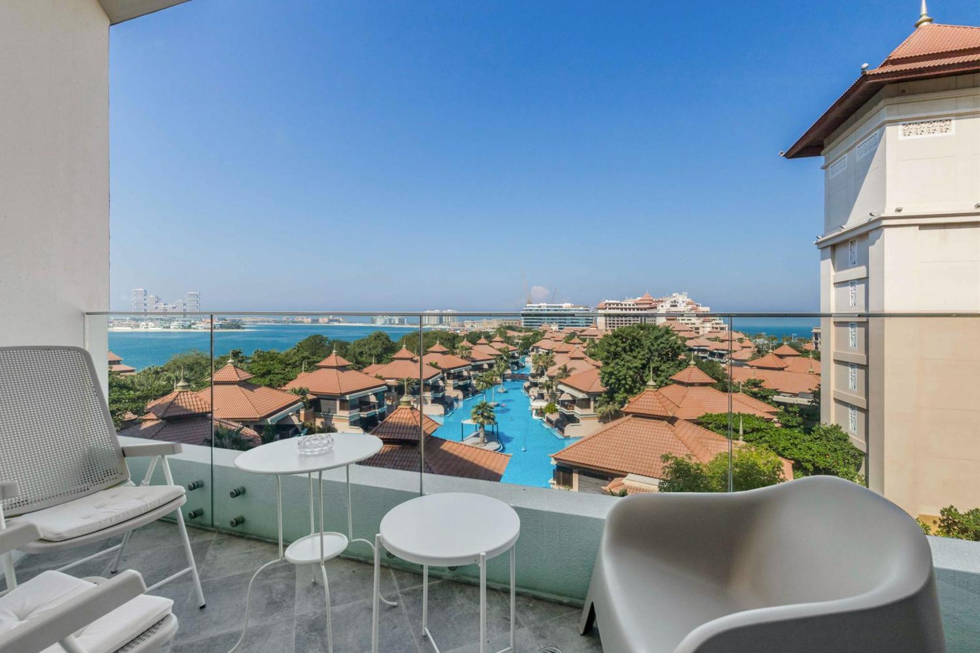 Luxury Azizi Mina Beachfront Apartments Дубай Екстериор снимка