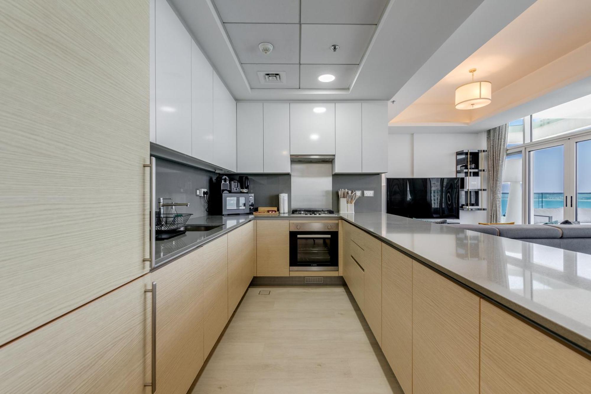 Luxury Azizi Mina Beachfront Apartments Дубай Екстериор снимка