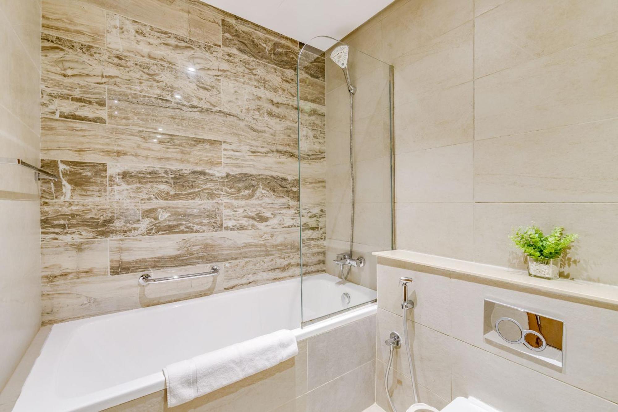 Luxury Azizi Mina Beachfront Apartments Дубай Екстериор снимка