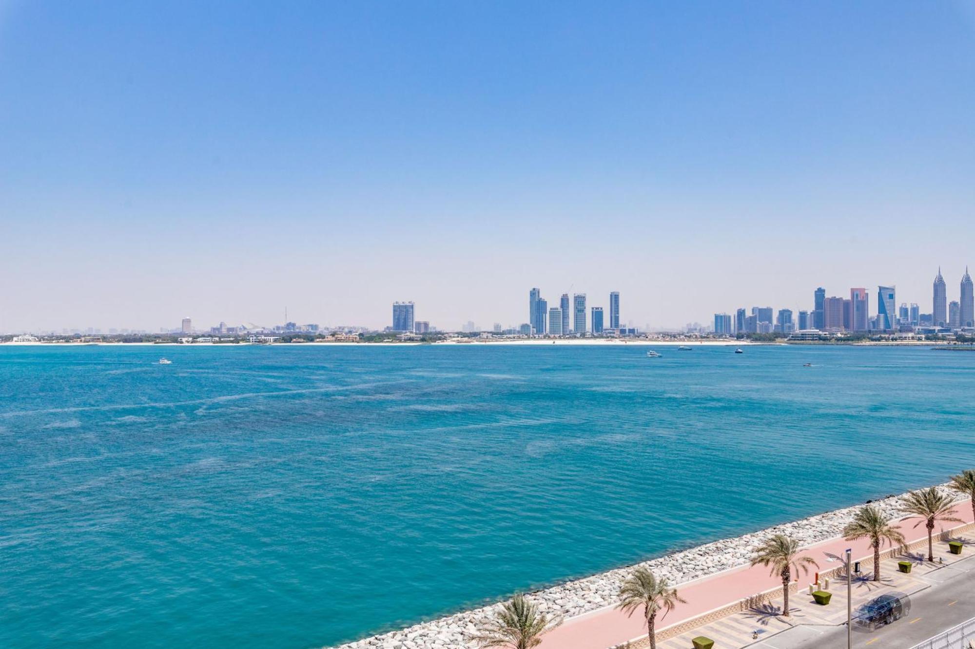 Luxury Azizi Mina Beachfront Apartments Дубай Екстериор снимка