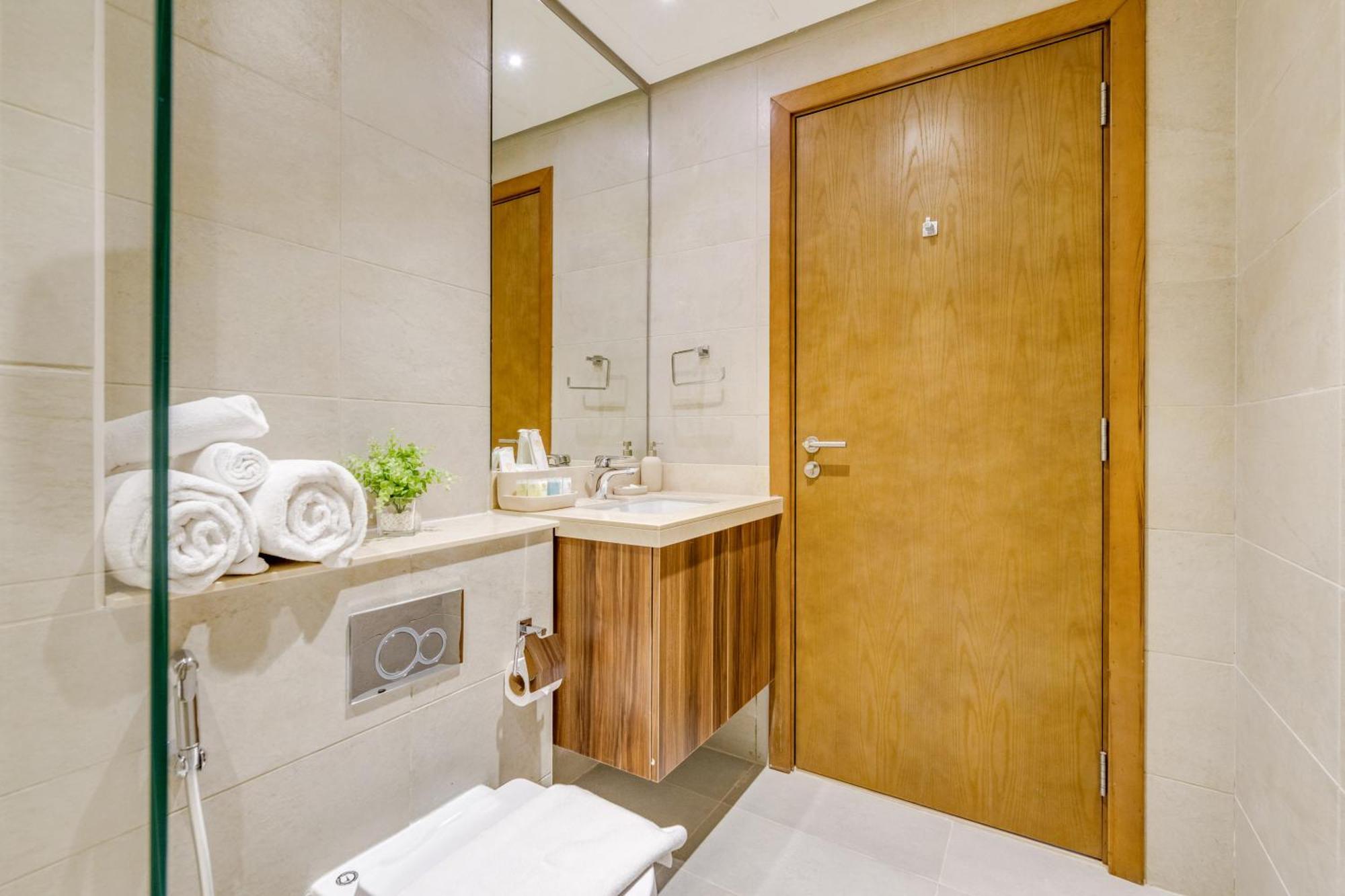 Luxury Azizi Mina Beachfront Apartments Дубай Екстериор снимка